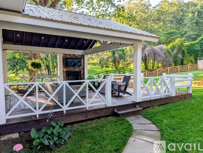 Lakemont House: 10 Oasis Rd