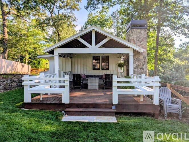 Lakemont House: 10 Oasis Rd