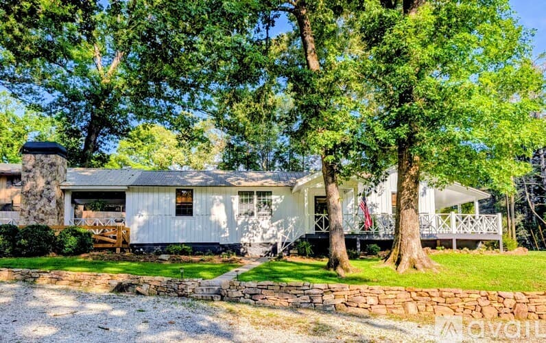 Lakemont House: 10 Oasis Rd