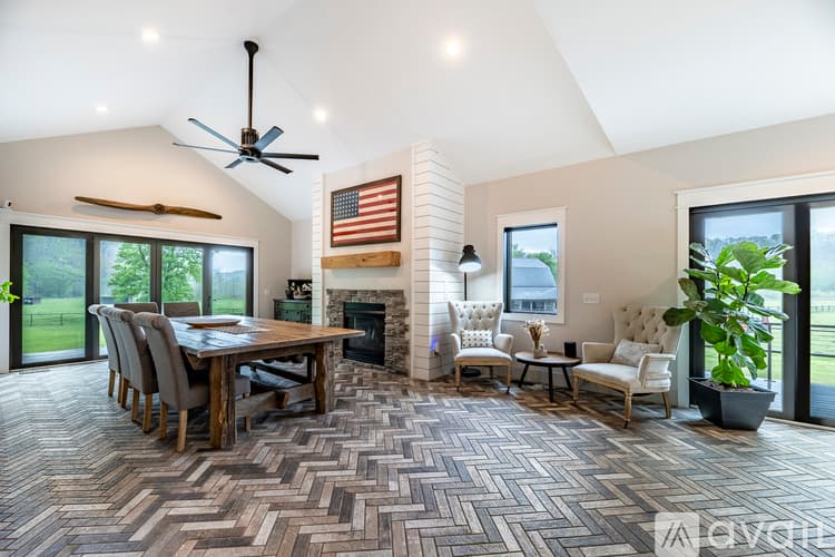 Little Flock House: 5724 Arkansas 94