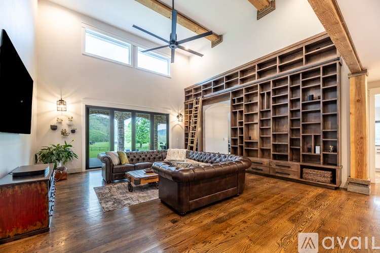 Little Flock House: 5724 Arkansas 94