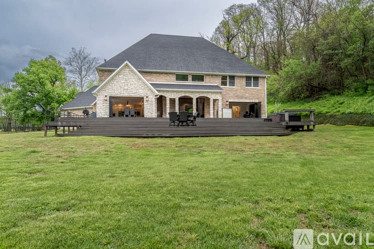 Little Flock House: 5724 Arkansas 94