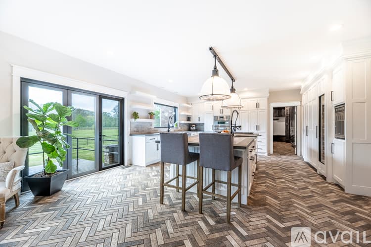 Little Flock House: 5724 Arkansas 94