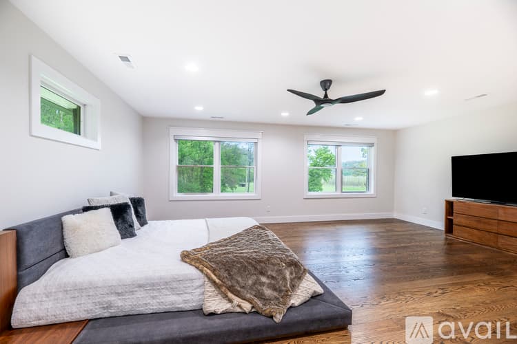 Little Flock House: 5724 Arkansas 94