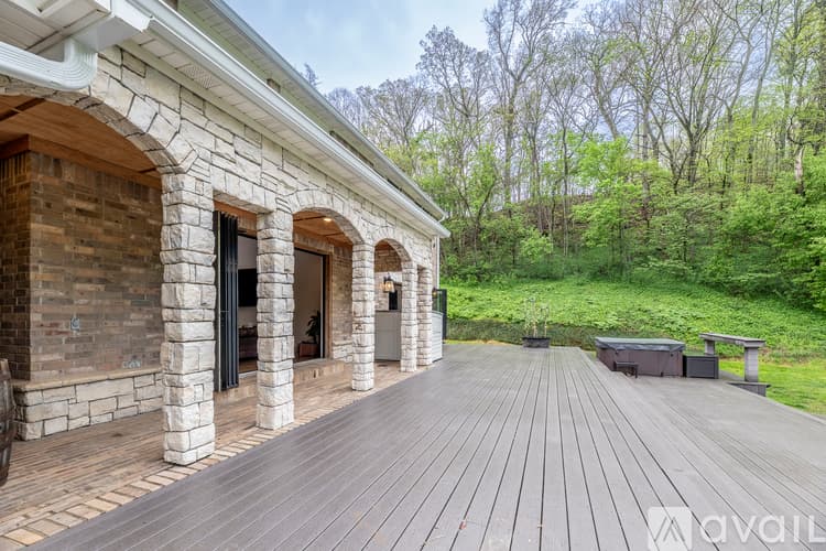 Little Flock House: 5724 Arkansas 94