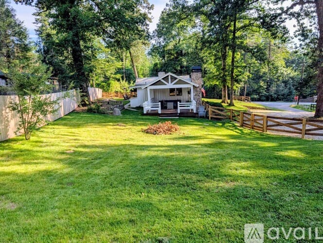Lakemont House: 10 Oasis Rd