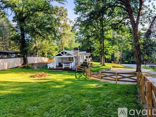 Lakemont House: 10 Oasis Rd