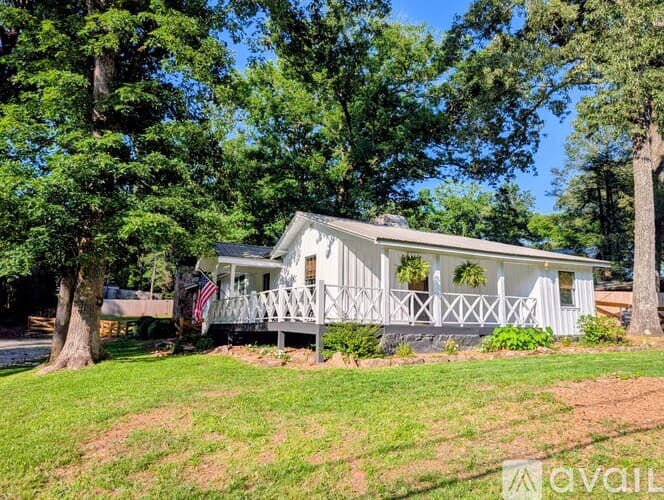 Lakemont House: 10 Oasis Rd