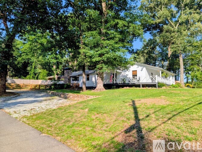 Lakemont House: 10 Oasis Rd