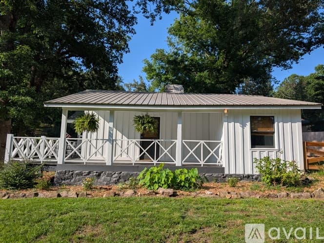 Lakemont House: 10 Oasis Rd