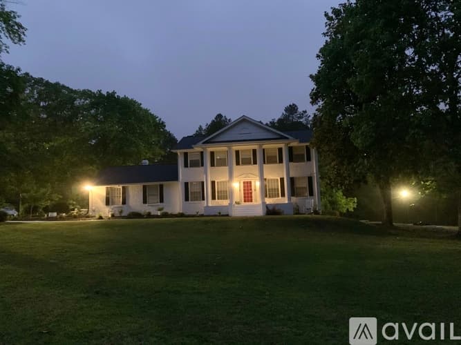 Jonesboro House: 2809 GA 138