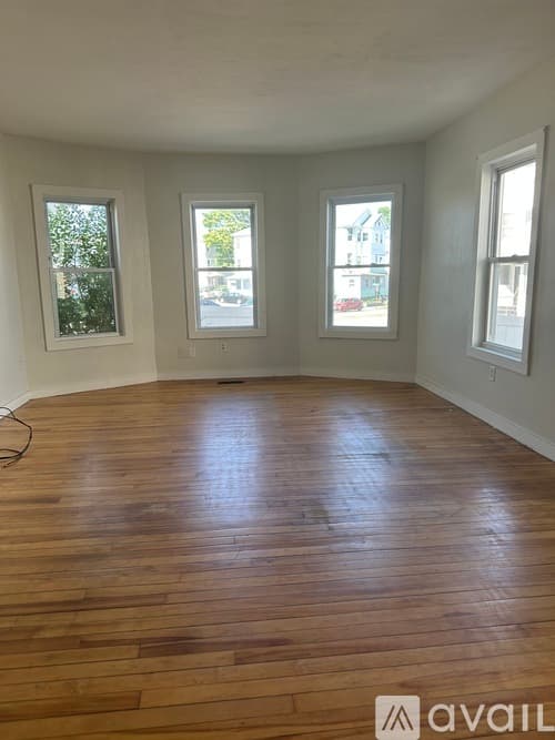 Worcester Apartment: 2 Massasoit Road