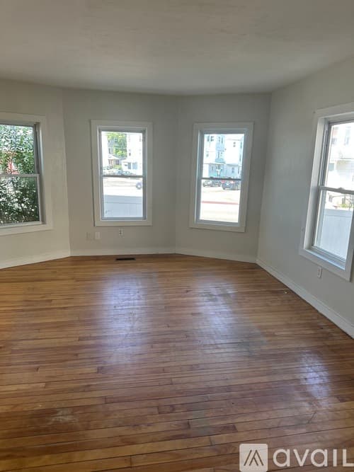 Worcester Apartment: 2 Massasoit Road