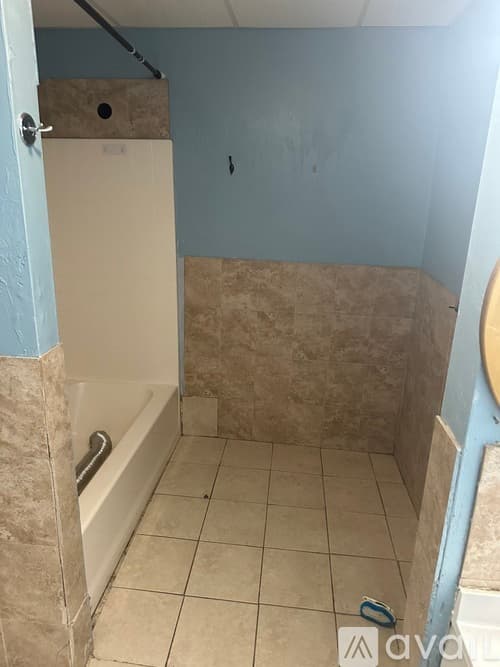 Worcester Apartment: 2 Massasoit Road