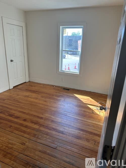 Worcester Apartment: 2 Massasoit Road