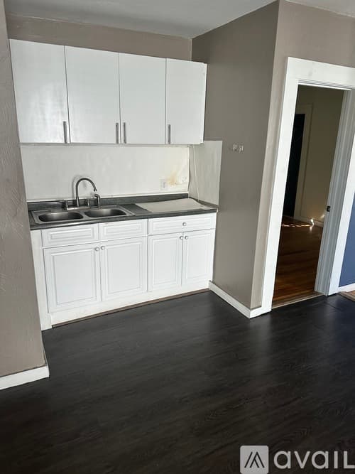Worcester Apartment: 2 Massasoit Road