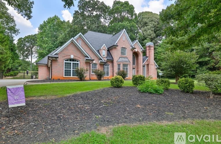 Jonesboro House: 8225 Seven Oaks Drive