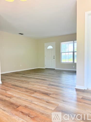 Clearwater House: 1506 Barbara Avenue