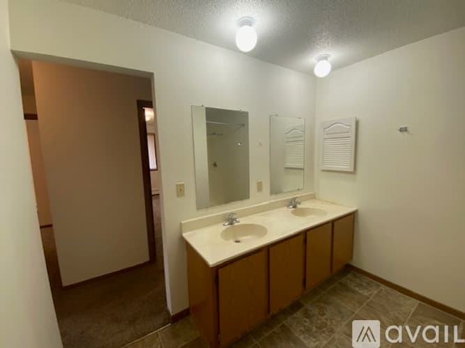 St. Cloud Apartment: 1010 6th Ave S