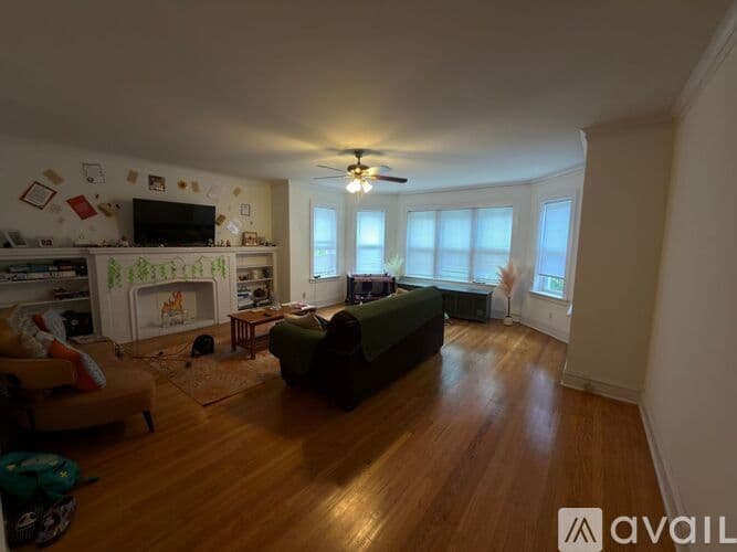 Chicago Apartment: 6437 N Leavitt St