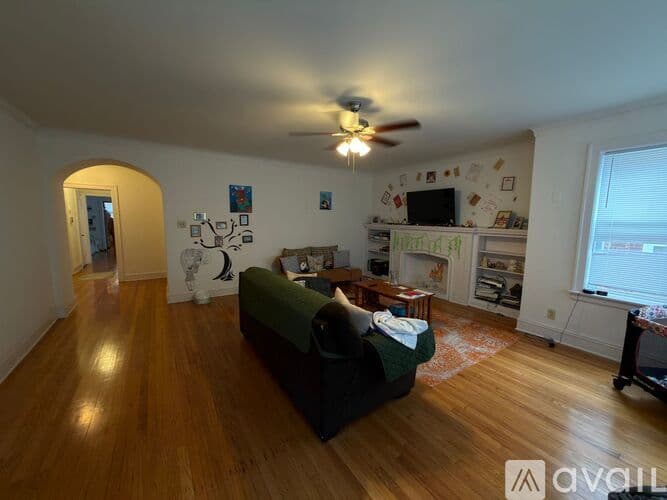 Chicago Apartment: 6437 N Leavitt St
