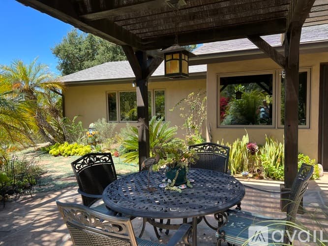Santa Barbara Apartment: 1122 Palomino Road