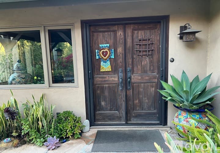Santa Barbara Apartment: 1122 Palomino Road