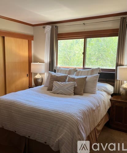 Santa Barbara Apartment: 1122 Palomino Road