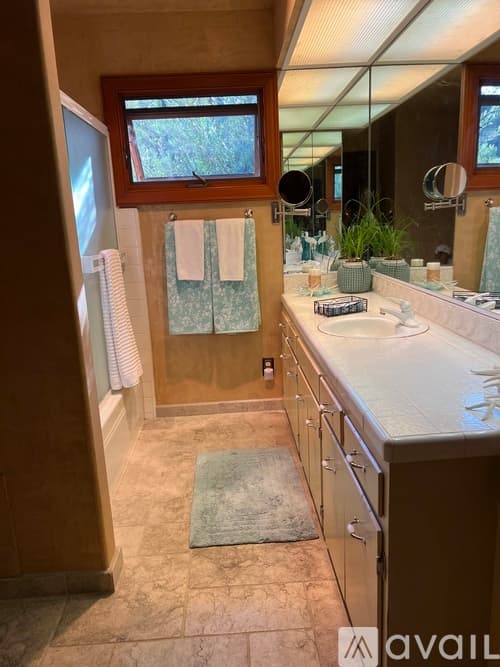 Santa Barbara Apartment: 1122 Palomino Road