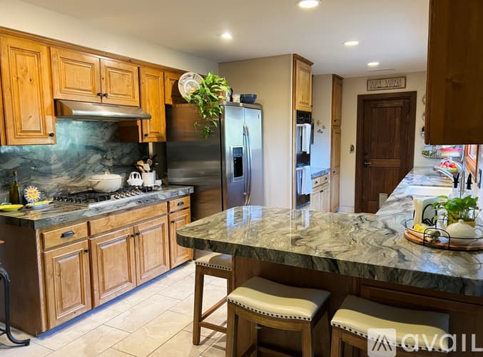 Santa Barbara Apartment: 1122 Palomino Road