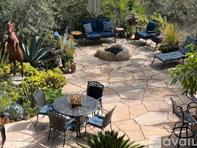 Santa Barbara Apartment: 1122 Palomino Road