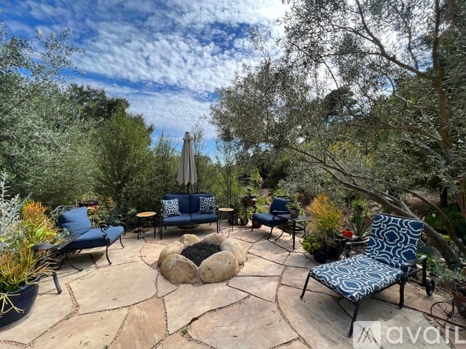Santa Barbara Apartment: 1122 Palomino Road