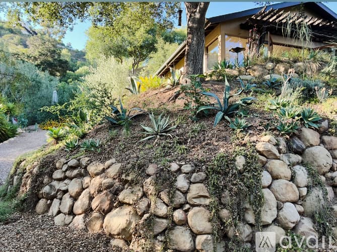 Santa Barbara Apartment: 1122 Palomino Road
