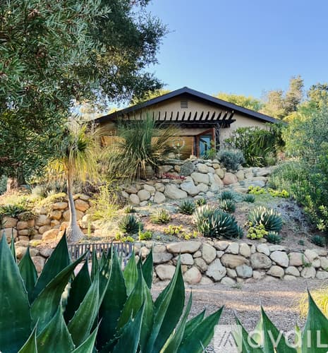 Santa Barbara Apartment: 1122 Palomino Road