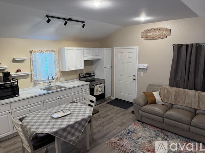 Robstown House: 2021 Co Rd 75