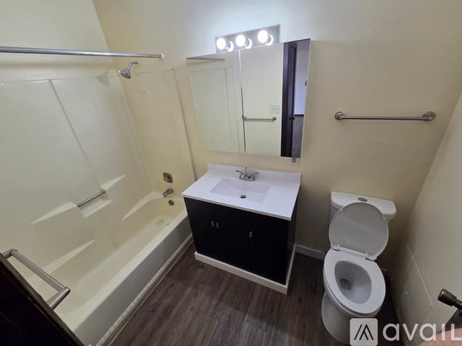 Sparta Apartment: 425 S Thayer St