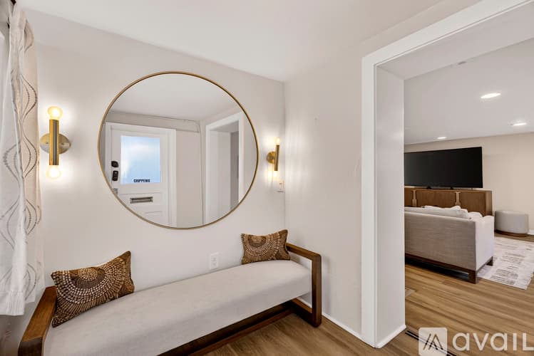 Savannah Townhome: 17 W Park Ave