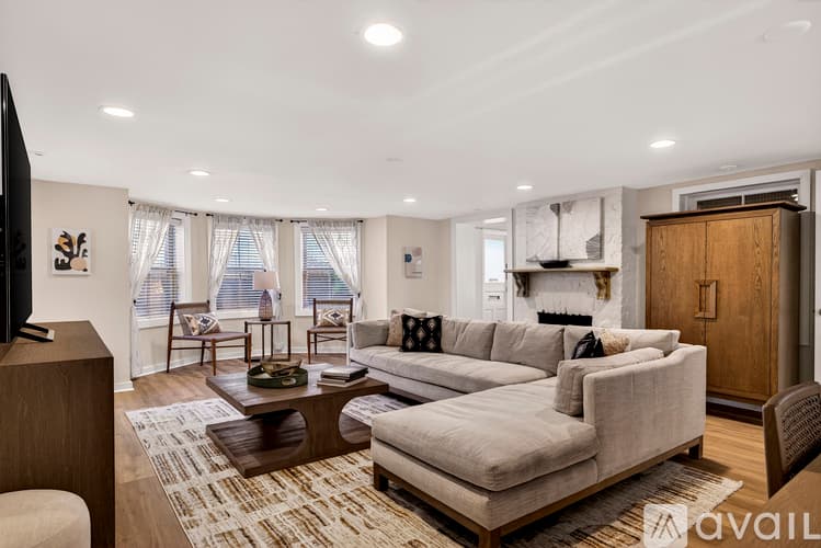 Savannah Townhome: 17 W Park Ave