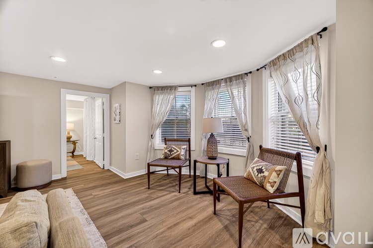 Savannah Townhome: 17 W Park Ave