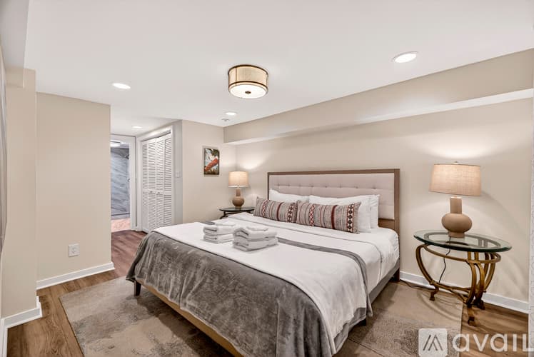 Savannah Townhome: 17 W Park Ave