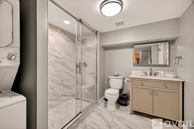 Savannah Townhome: 17 W Park Ave