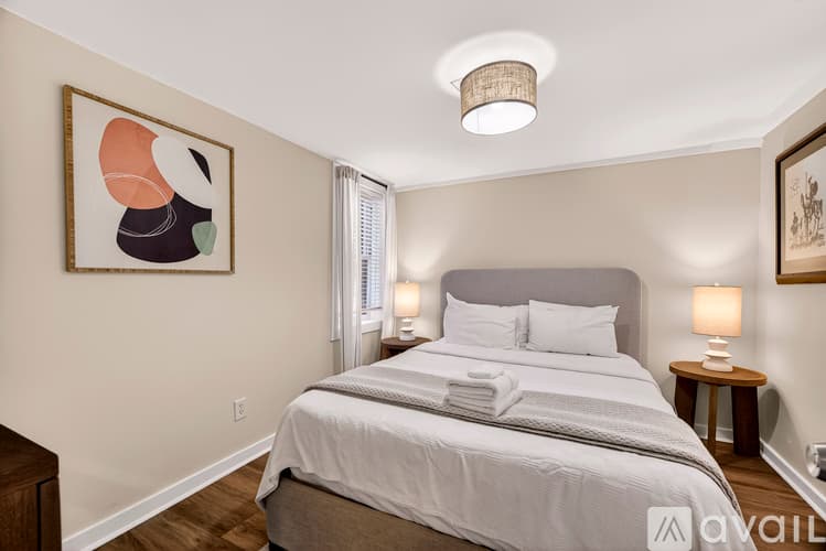 Savannah Townhome: 17 W Park Ave