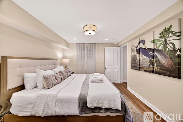 Savannah Townhome: 17 W Park Ave