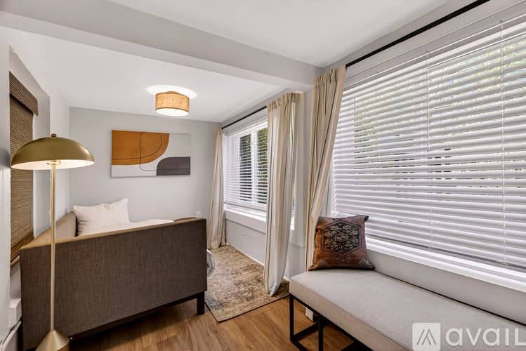 Savannah Townhome: 17 W Park Ave