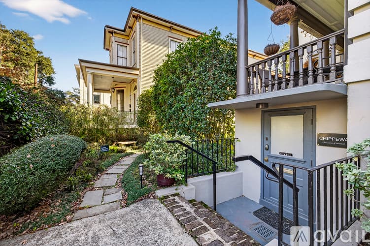 Savannah Townhome: 17 W Park Ave