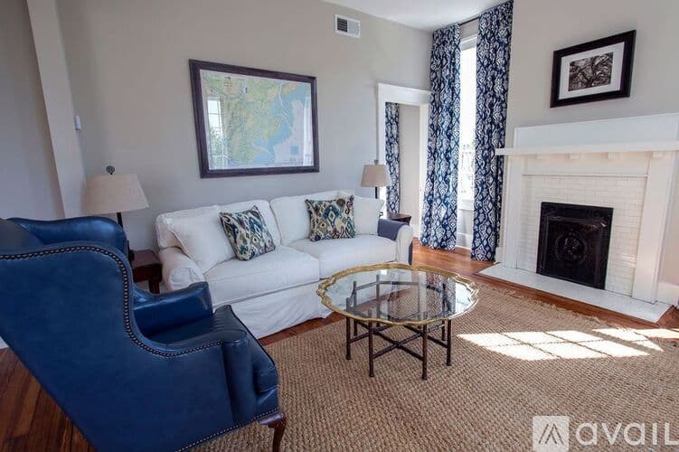 Savannah Apartment: 124 E Liberty