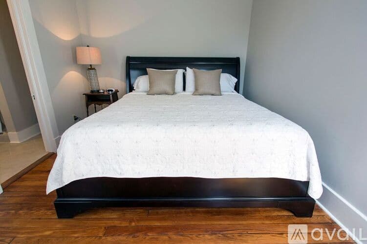 Savannah Apartment: 124 E Liberty