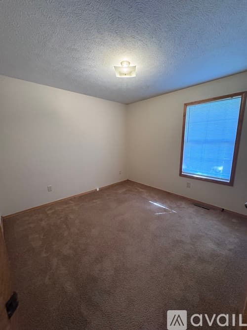 Nixa House: 125 W Trail Point Dr