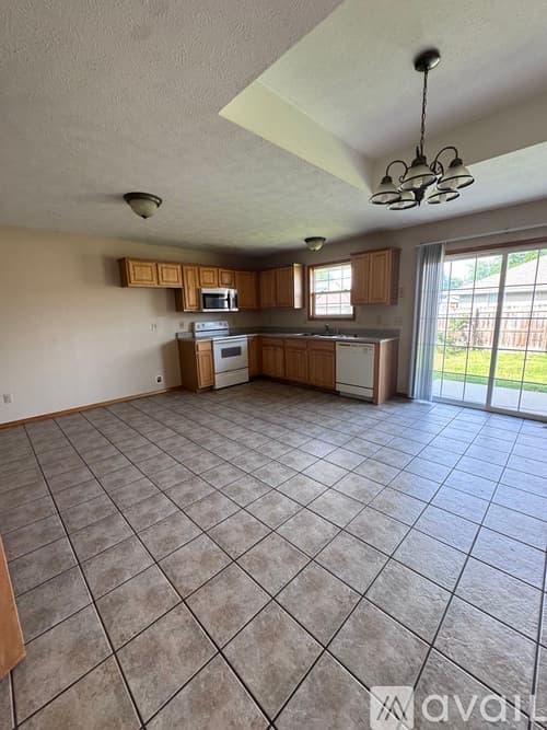Nixa House: 125 W Trail Point Dr