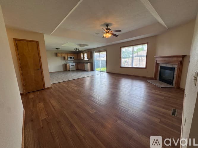 Nixa House: 125 W Trail Point Dr